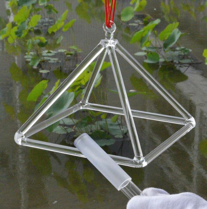 Kim tự tháp âm nhạc thạch anh